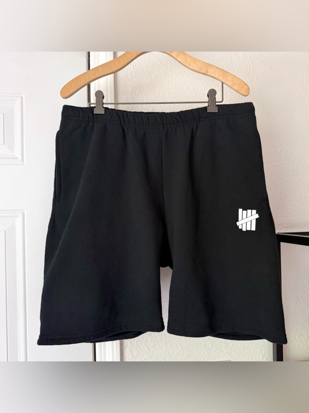 UNDEFEATED Black Men's Logo Fleece cotton knit pull on athletic Shorts